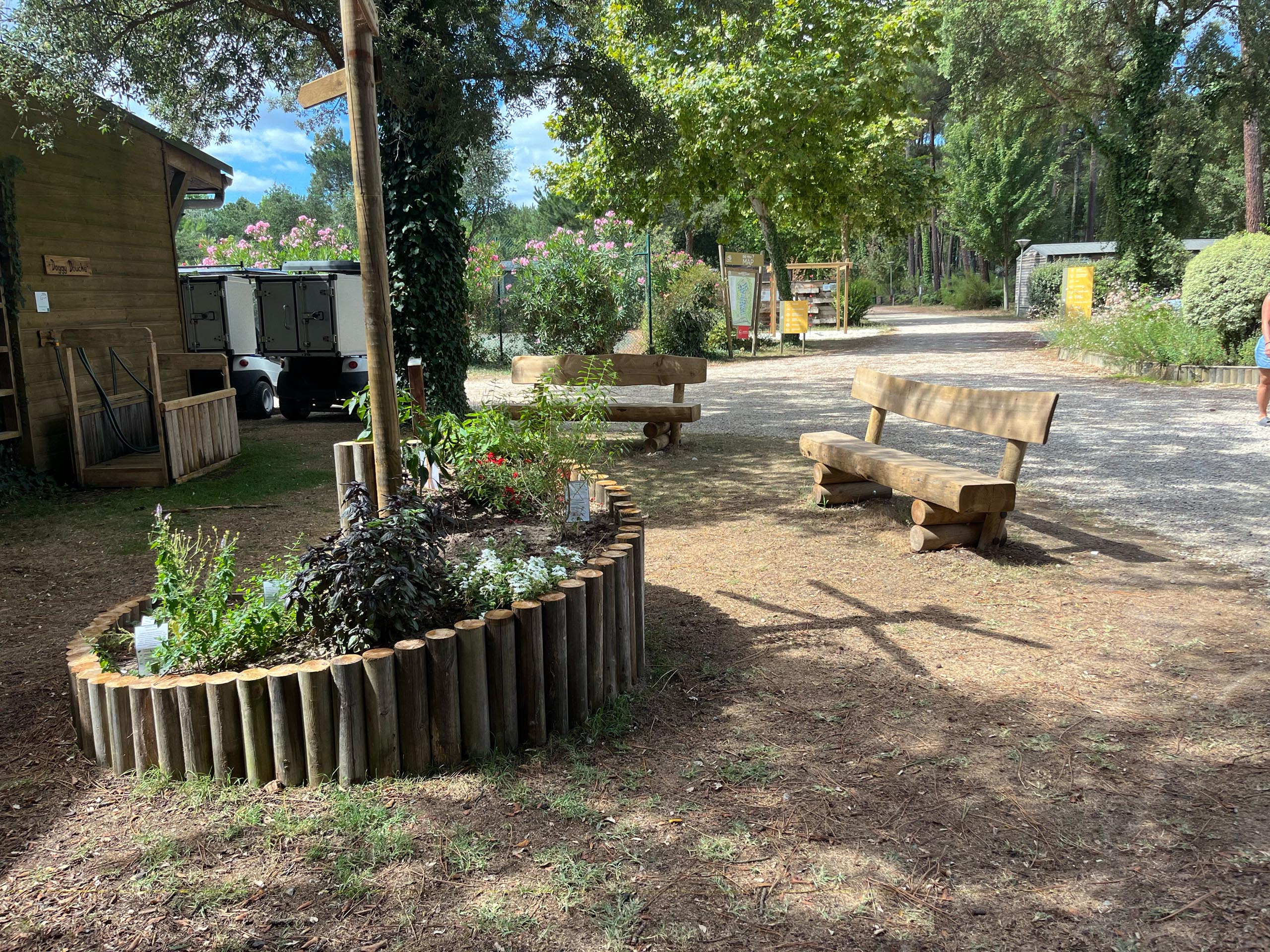 bancs rondins bois bordure massif camping labat merle