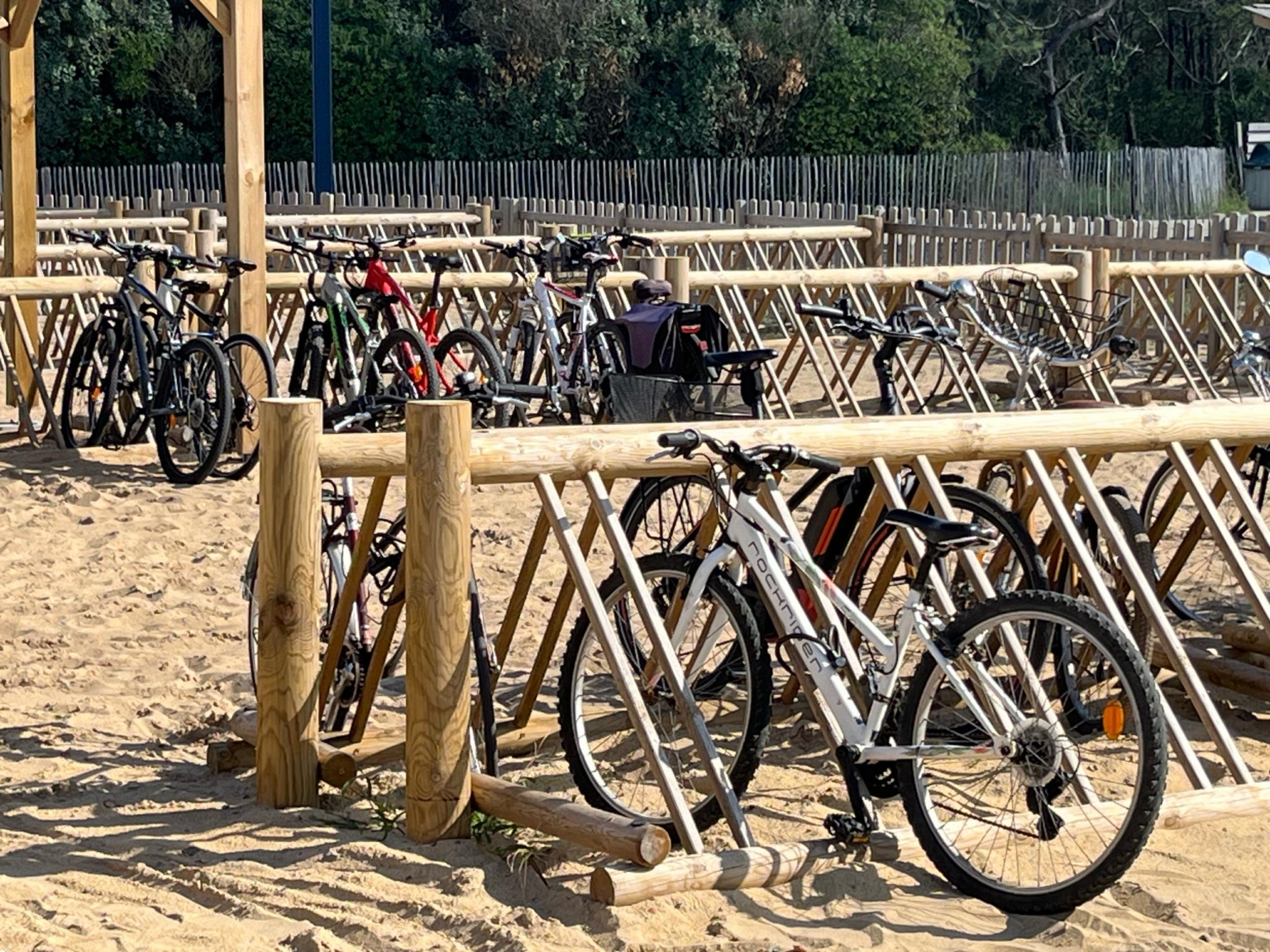 range velos bois mobilier urbain plage labat merle