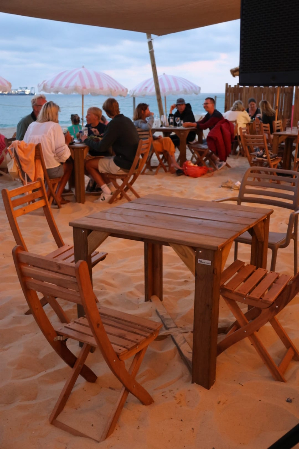 table bistro la cabanon