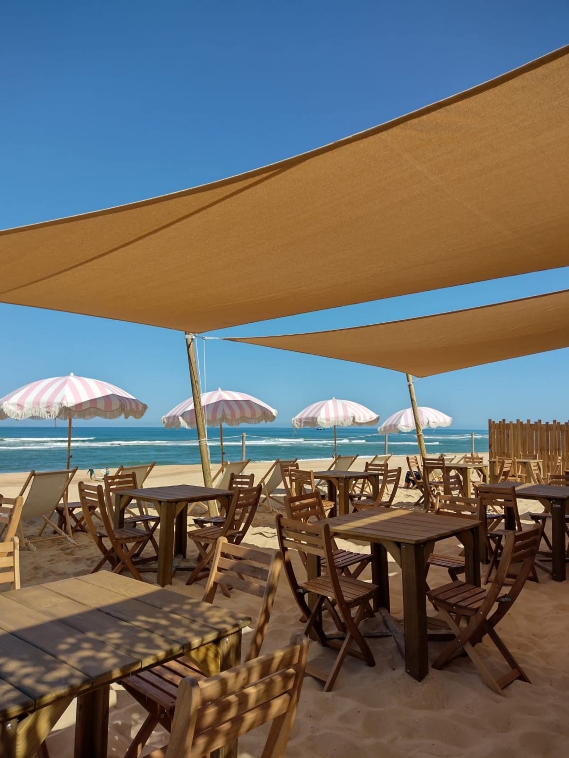 table bistro le cabanon beach seignosse